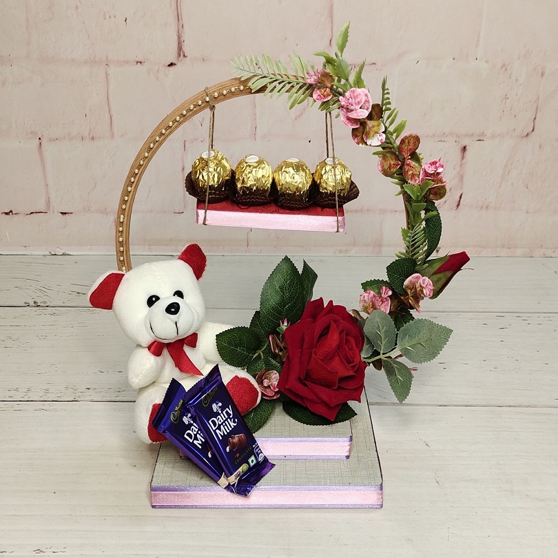 Teddy Love Round Arrangement