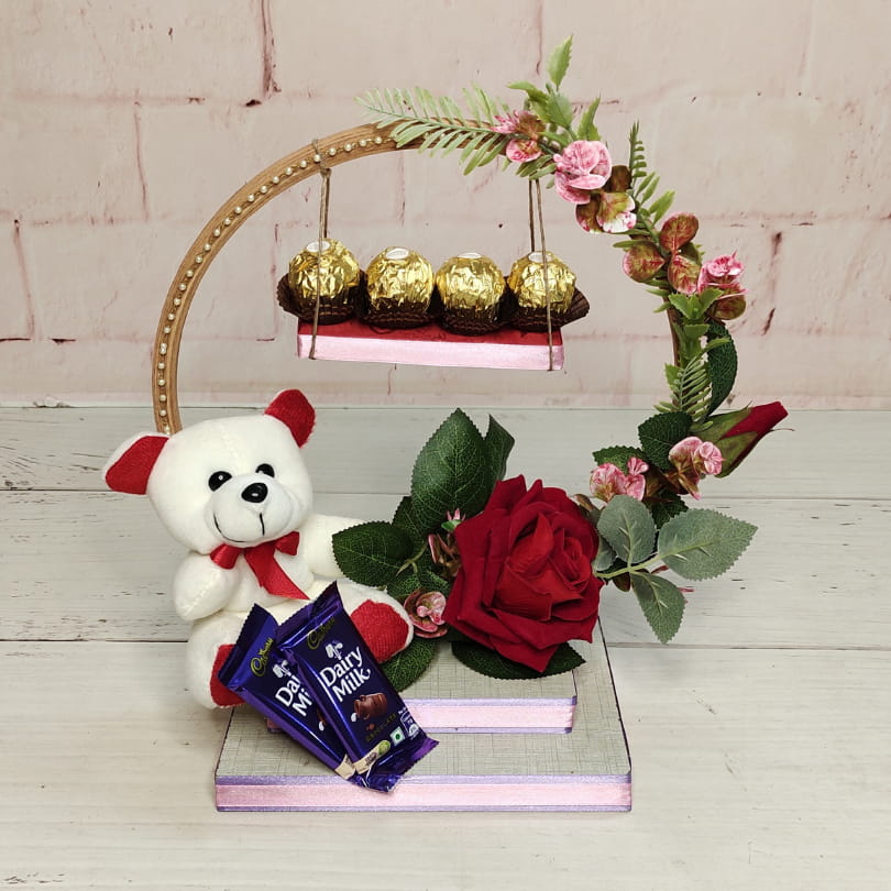 Teddy Love Round Arrangement