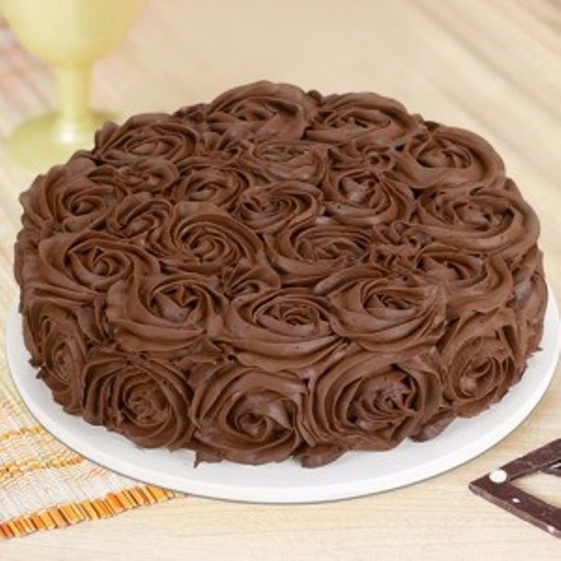 Rose Decorated Chocolate Cake