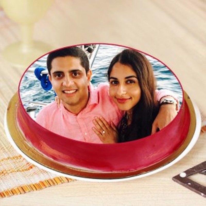 Lovley Couple Photo Cake