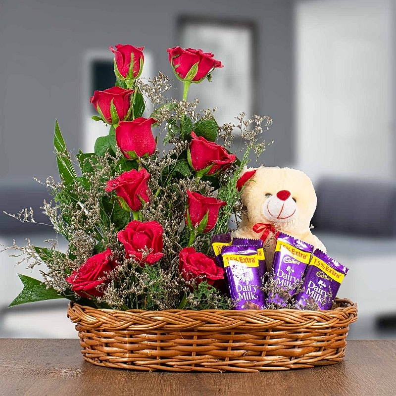 Basket Rose and Teddy